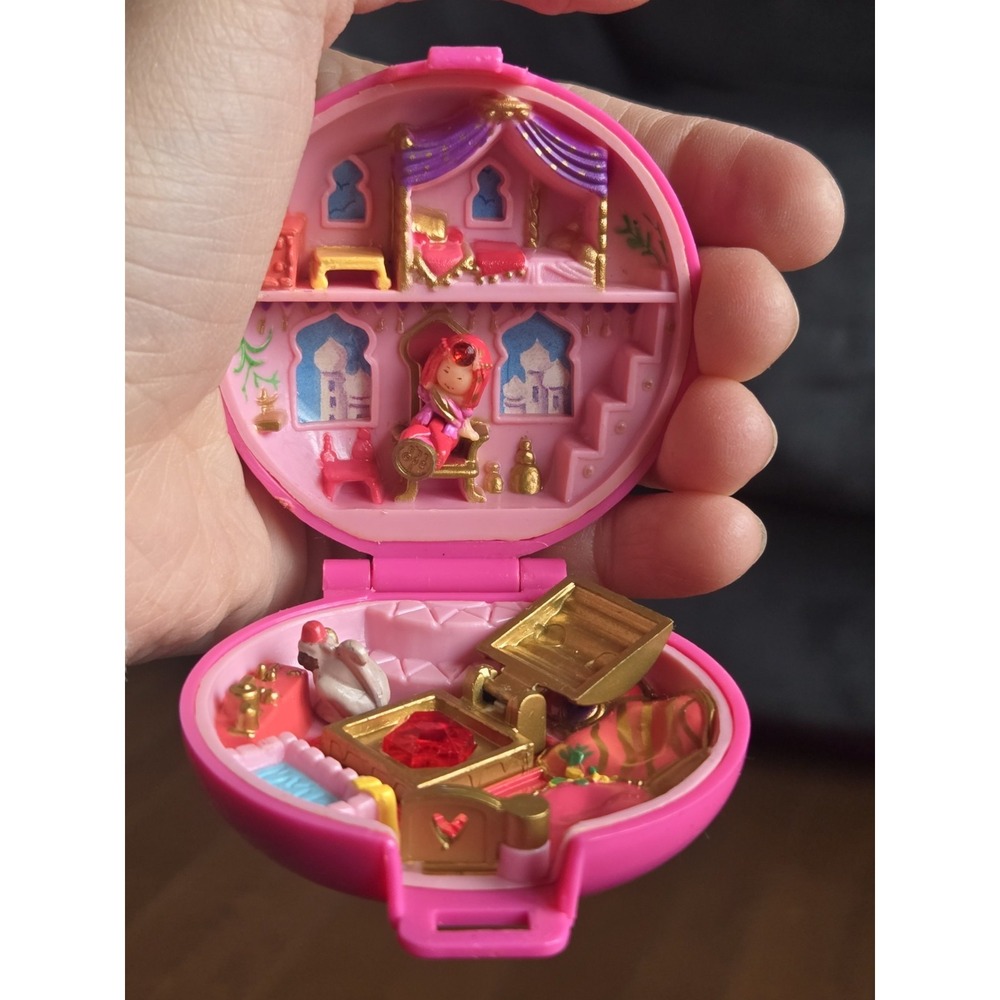 Polly Pocket bluebird 1992 - Jeweled Palace Pink COMPLETE With Figurines Ruby